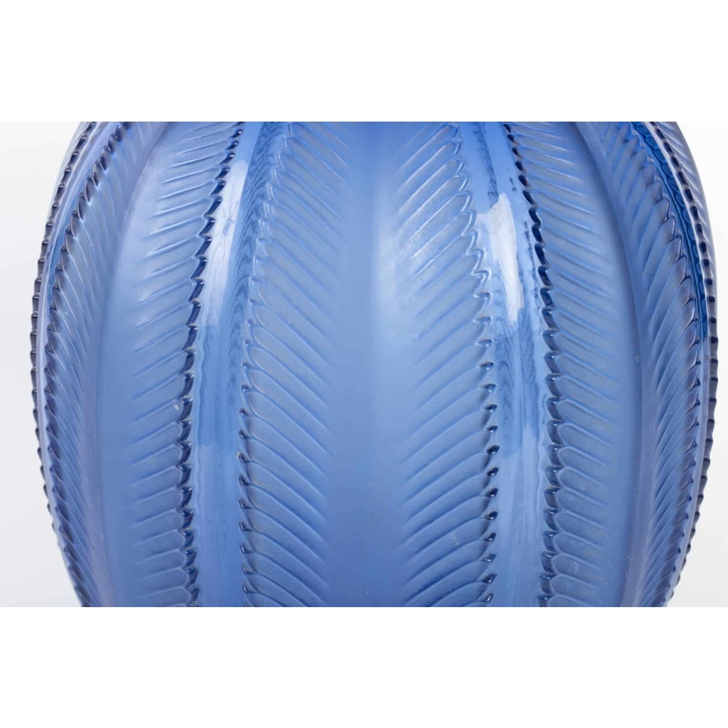 Vase « Biskra » verre bleu saphir de René LALIQUE