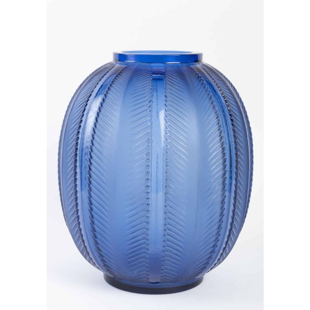Vase « Biskra » verre bleu saphir de René LALIQUE