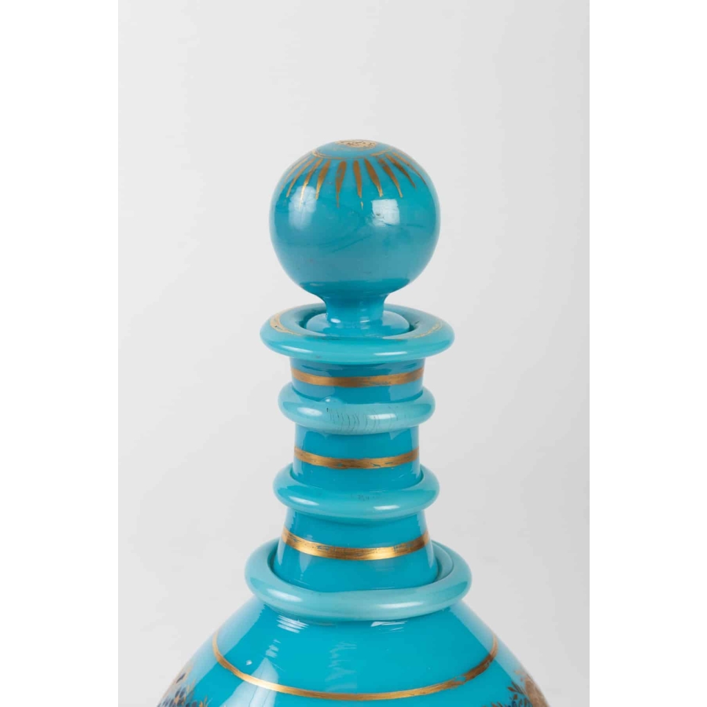 Carafe en opaline bleu turquoise, dorée et émaillée 19e siècle | Biron Carafe en opaline bleu turquoise, dorée et émaillée 19e siècle