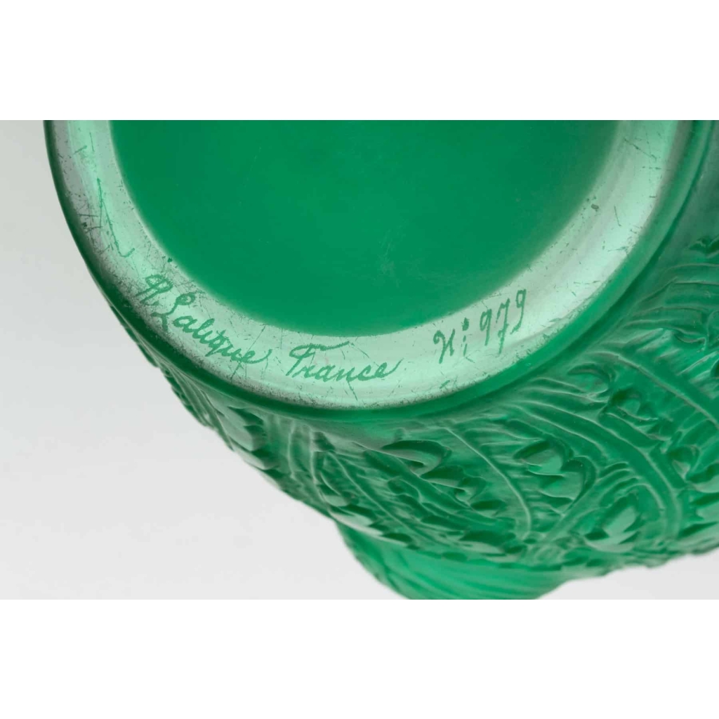 Vase « Domrémy » verre vert émeraude de René LALIQUE