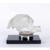 Mascotte Serre-Livres « Pintade » verre blanc socle sur base verre opalin noir de René LALIQUE