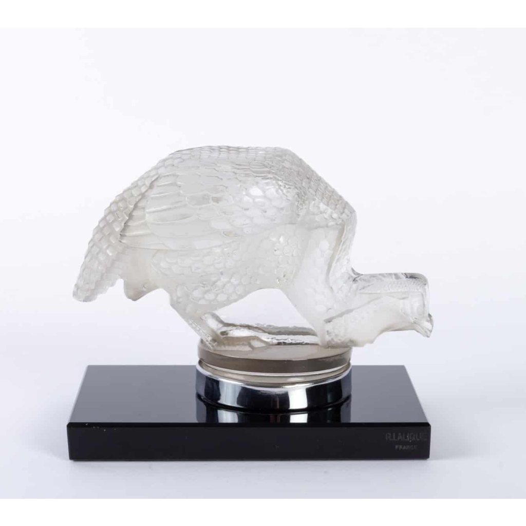 Mascotte Serre-Livres « Pintade » verre blanc socle sur base verre opalin noir de René LALIQUE
