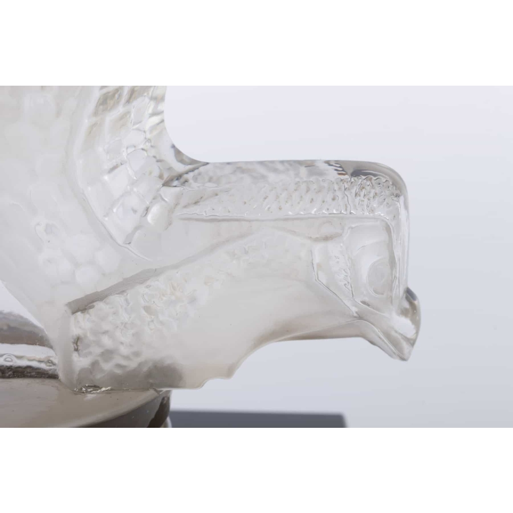 Mascotte Serre-Livres « Pintade » verre blanc socle sur base verre opalin noir de René LALIQUE