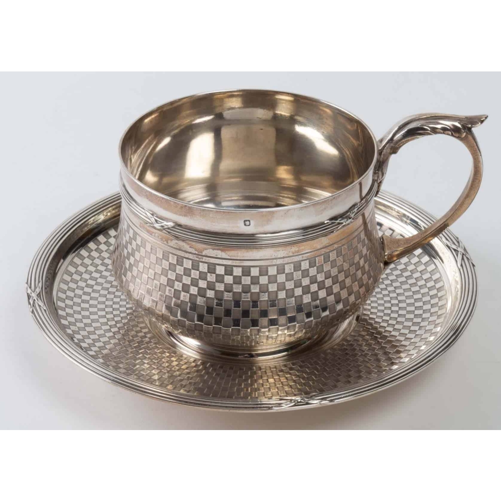 Grande tasse à chocolat argentée et guillochée signée Lapar XIXème | Biron Grande tasse à chocolat argentée et guillochée signée Lapar XIXème