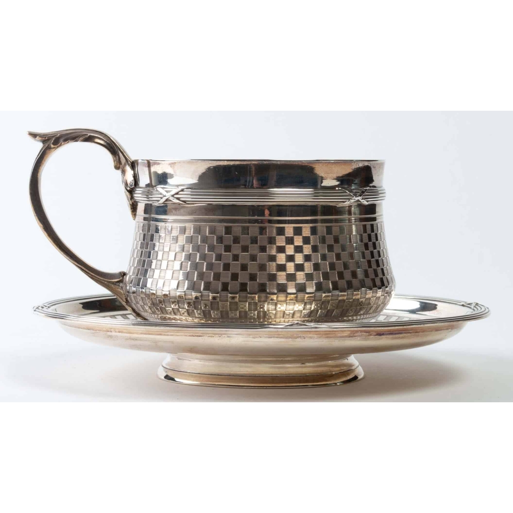 Grande tasse à chocolat argentée et guillochée signée Lapar XIXème | Biron Grande tasse à chocolat argentée et guillochée signée Lapar XIXème