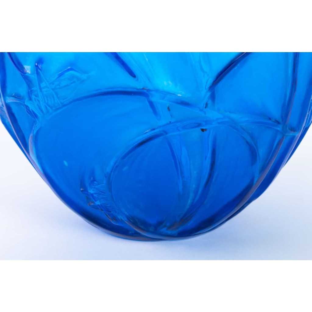 Vase « Sauterelles » verre bleu électrique de René LALIQUE