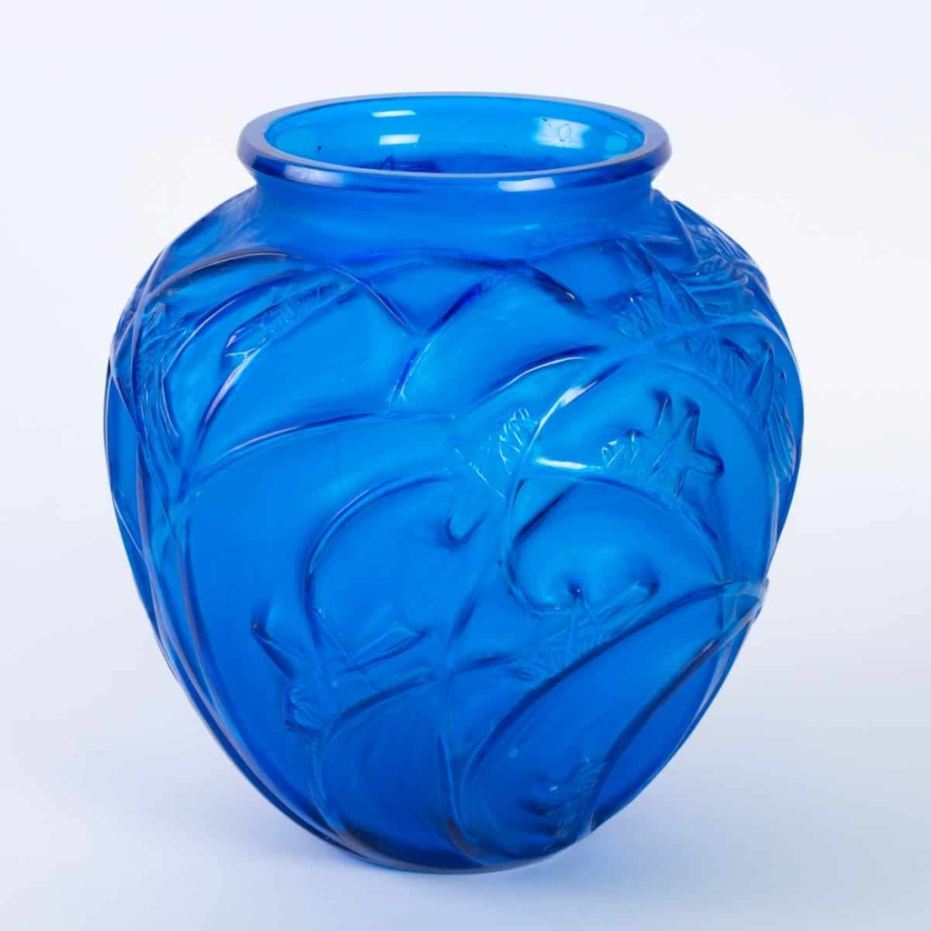 Vase « Sauterelles » verre bleu électrique de René LALIQUE