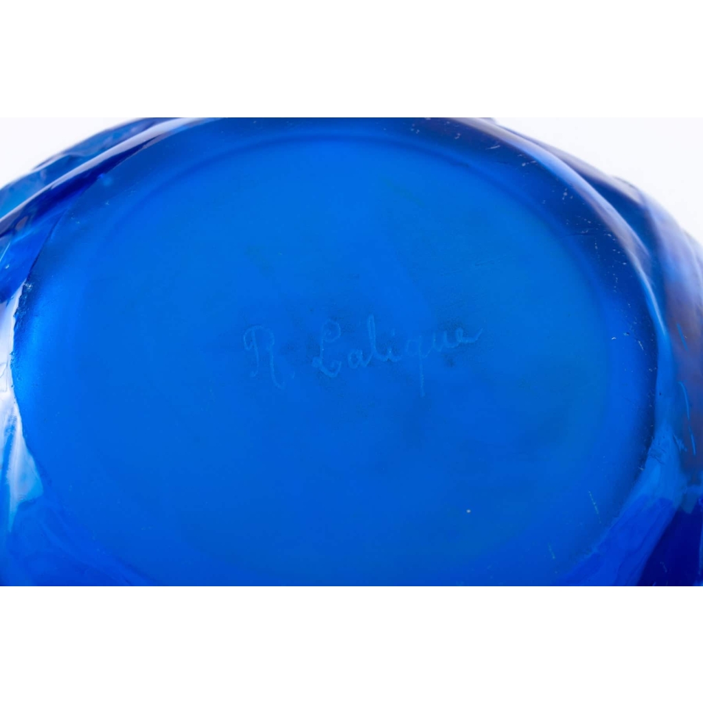 Vase « Sauterelles » verre bleu électrique de René LALIQUE