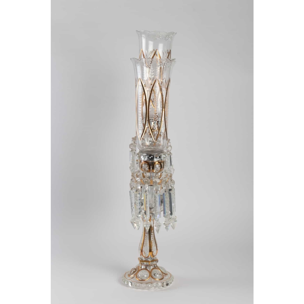 Une paire de candélabres en cristal à trois bras de lumière | Biron Une paire de candélabres en cristal à trois bras de lumière