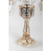 Une paire de candélabres en cristal à trois bras de lumière | Biron Une paire de candélabres en cristal à trois bras de lumière