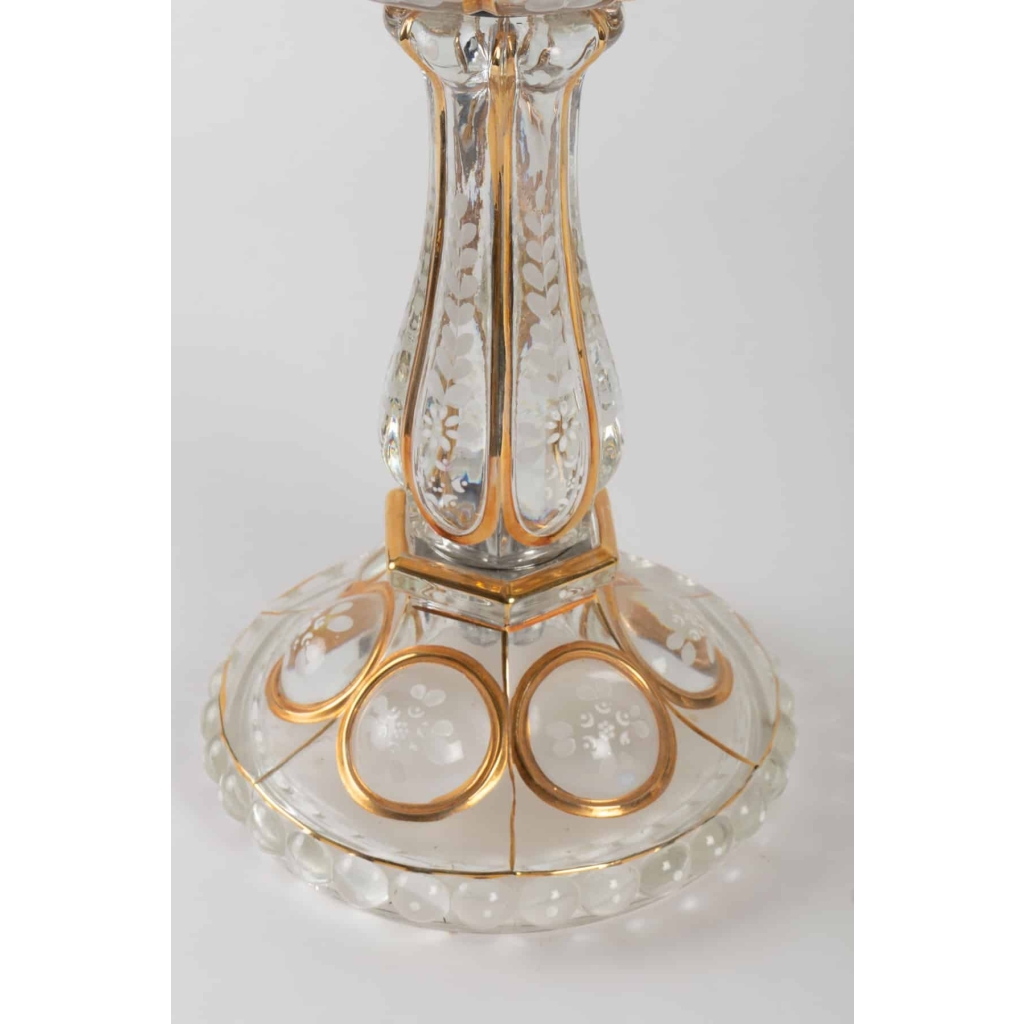 Une paire de candélabres en cristal à trois bras de lumière | Biron Une paire de candélabres en cristal à trois bras de lumière