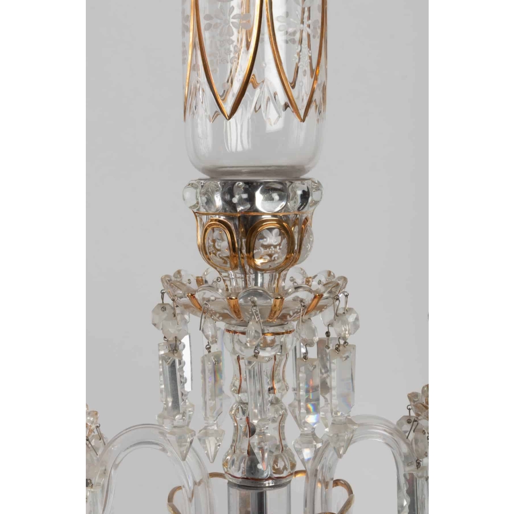 Une paire de candélabres en cristal à trois bras de lumière | Biron Une paire de candélabres en cristal à trois bras de lumière