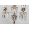 Une paire de candélabres en cristal à trois bras de lumière | Biron Une paire de candélabres en cristal à trois bras de lumière