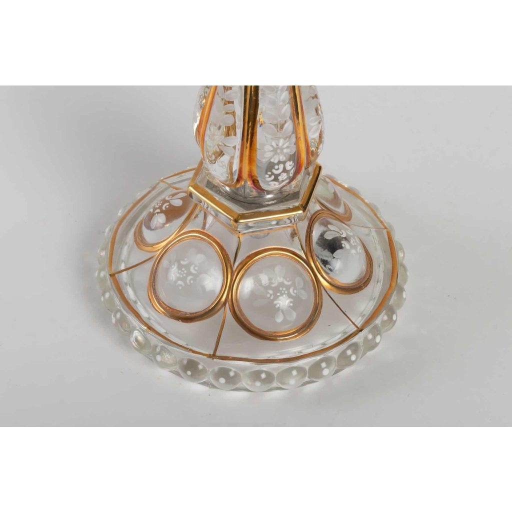 Une paire de candélabres en cristal à trois bras de lumière | Biron Une paire de candélabres en cristal à trois bras de lumière