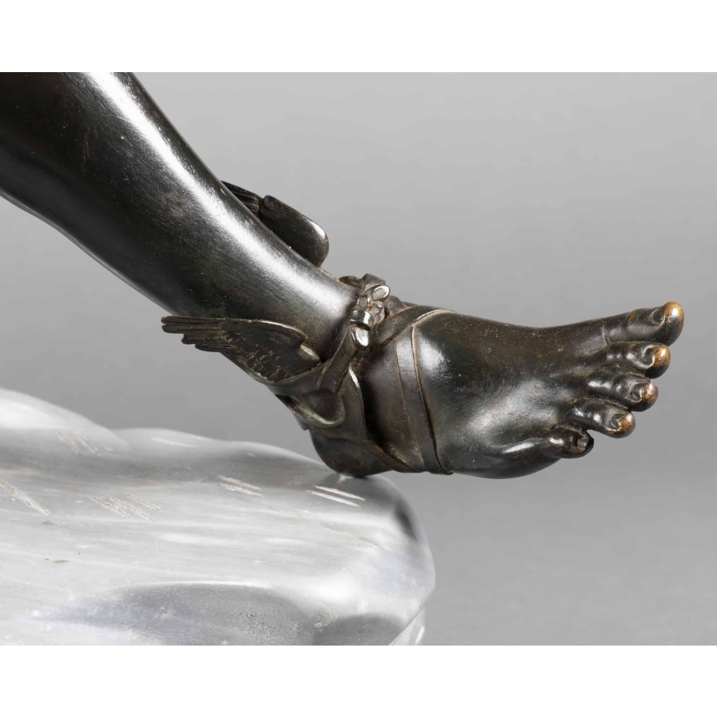 Hermès assis d’après l’antique – bronze à patine sombre vers 1890 | Biron Hermès assis d’après l’antique – bronze à patine sombre vers 1890