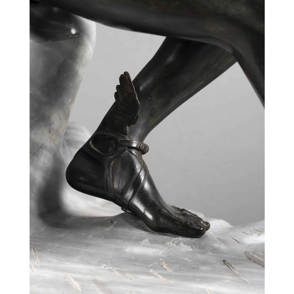 Hermès assis d’après l’antique – bronze à patine sombre vers 1890 | Biron Hermès assis d’après l’antique – bronze à patine sombre vers 1890