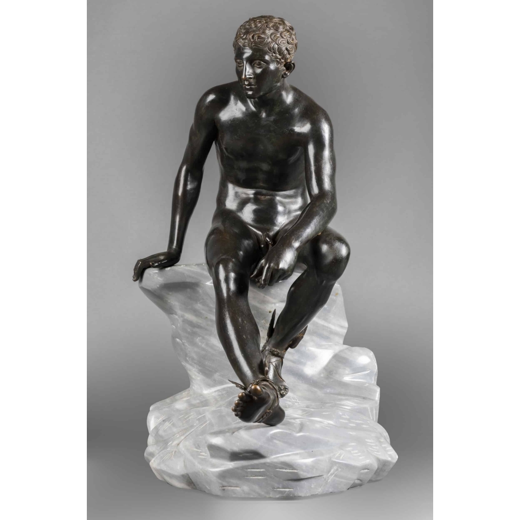 Hermès assis d’après l’antique – bronze à patine sombre vers 1890 | Biron Hermès assis d’après l’antique – bronze à patine sombre vers 1890