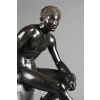 Hermès assis d’après l’antique – bronze à patine sombre vers 1890 | Biron Hermès assis d’après l’antique – bronze à patine sombre vers 1890