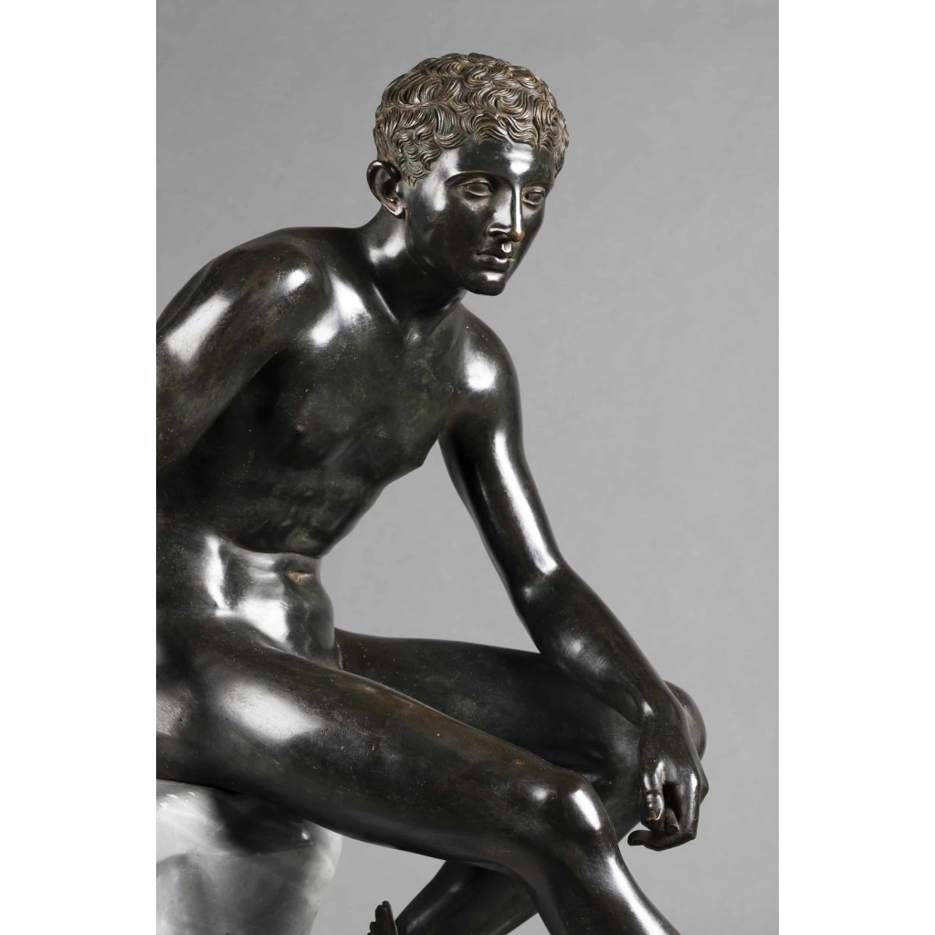 Hermès assis d’après l’antique – bronze à patine sombre vers 1890 | Biron Hermès assis d’après l’antique – bronze à patine sombre vers 1890