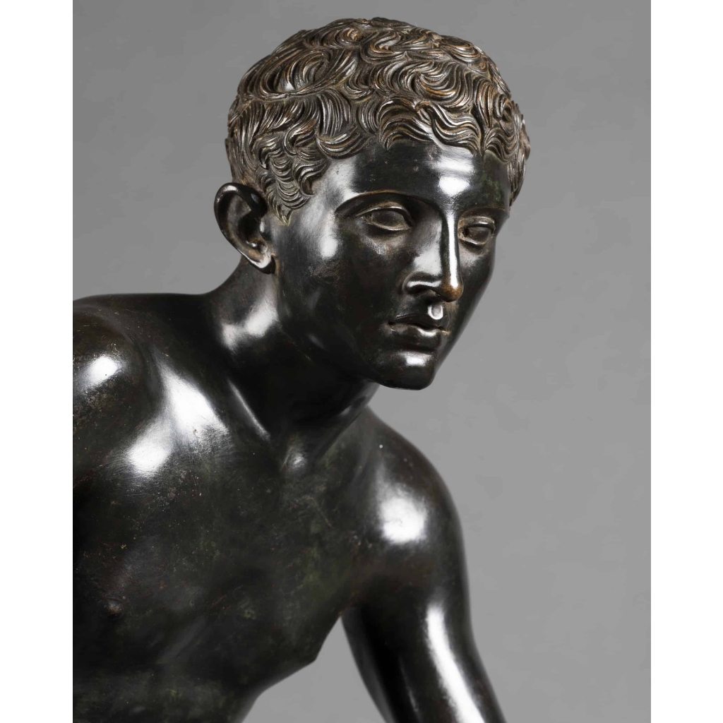 Hermès assis d’après l’antique – bronze à patine sombre vers 1890 | Biron Hermès assis d’après l’antique – bronze à patine sombre vers 1890