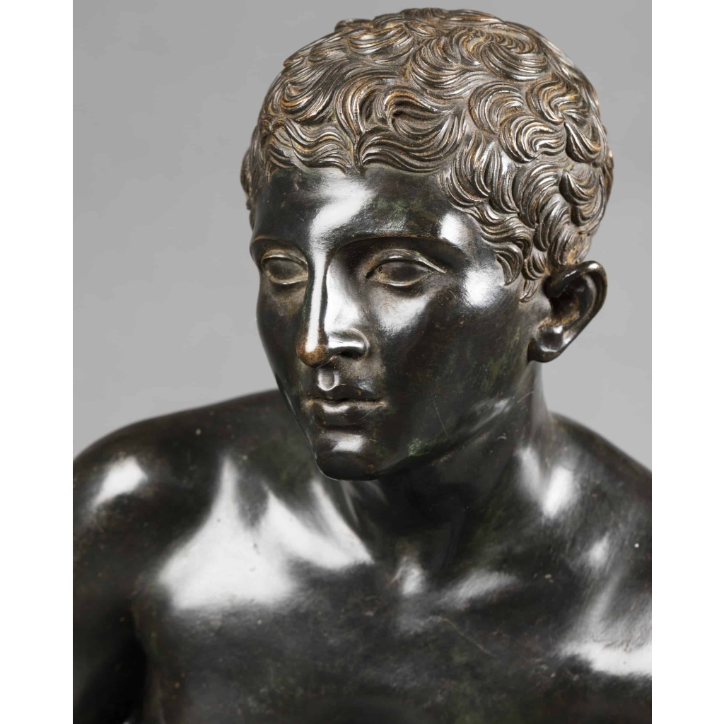 Hermès assis d’après l’antique – bronze à patine sombre vers 1890 | Biron Hermès assis d’après l’antique – bronze à patine sombre vers 1890