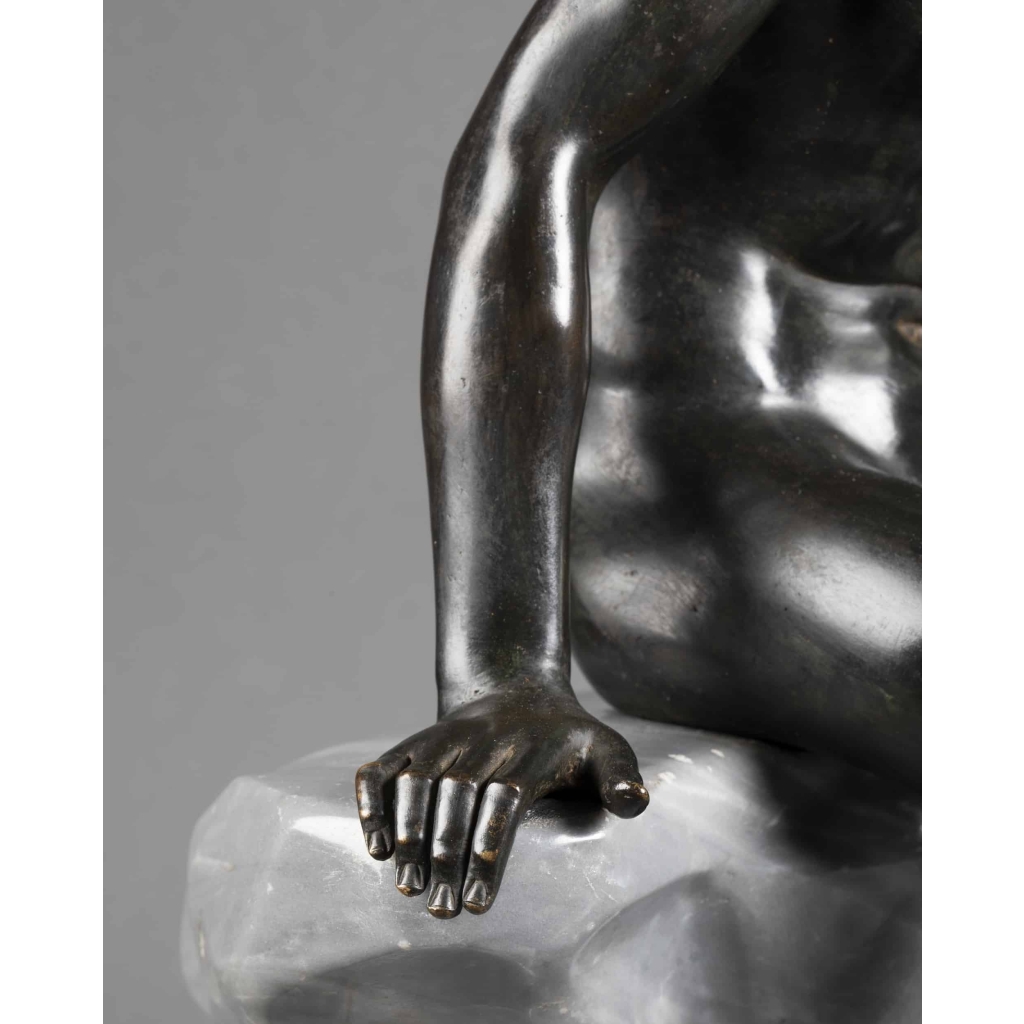 Hermès assis d’après l’antique – bronze à patine sombre vers 1890 | Biron Hermès assis d’après l’antique – bronze à patine sombre vers 1890