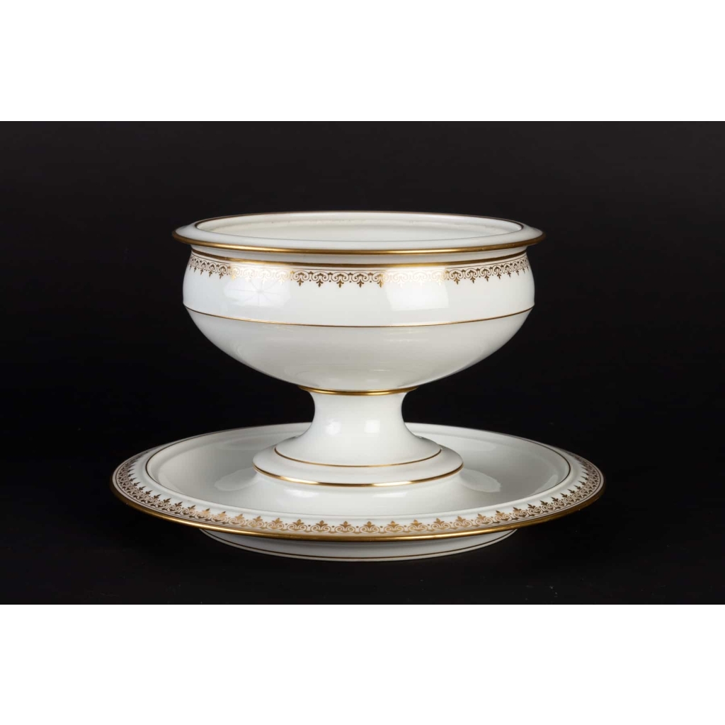 4 pièces de la Manufacture de Sèvres blanc et or signées et datées (décors 1901) | Biron 4 pièces de la Manufacture de Sèvres blanc et or signées et datées (décors 1901)