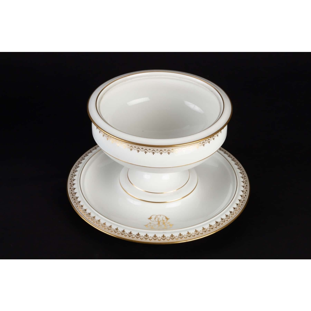 4 pièces de la Manufacture de Sèvres blanc et or signées et datées (décors 1901) | Biron 4 pièces de la Manufacture de Sèvres blanc et or signées et datées (décors 1901)