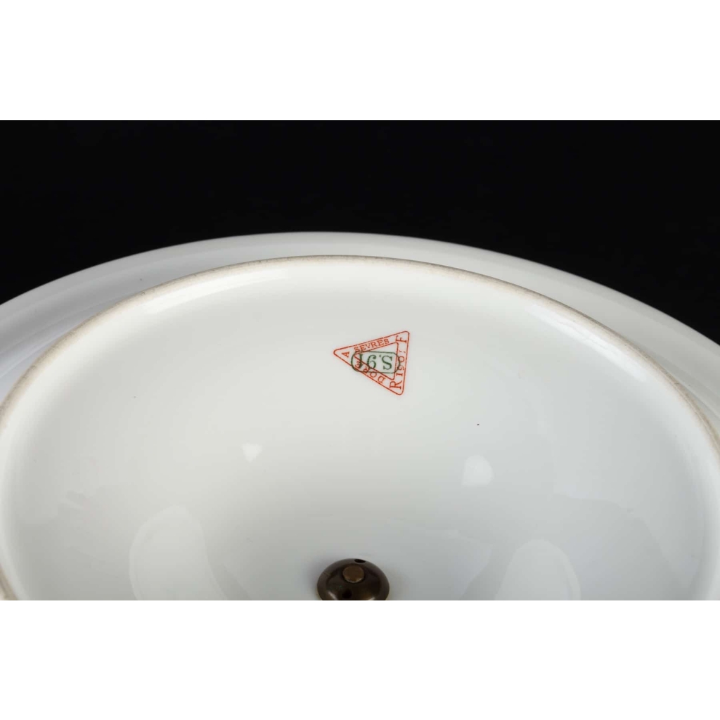 4 pièces de la Manufacture de Sèvres blanc et or signées et datées (décors 1901) | Biron 4 pièces de la Manufacture de Sèvres blanc et or signées et datées (décors 1901)