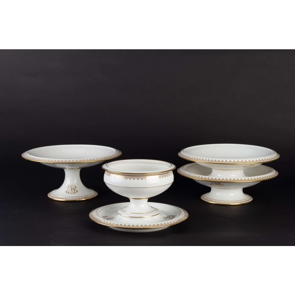 4 pièces de la Manufacture de Sèvres blanc et or signées et datées (décors 1901) | Biron 4 pièces de la Manufacture de Sèvres blanc et or signées et datées (décors 1901)