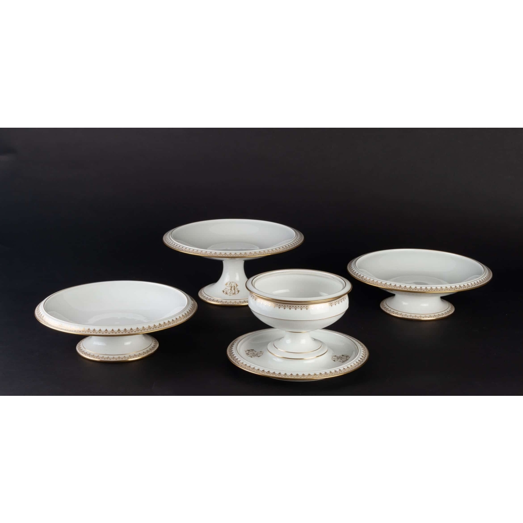 4 pièces de la Manufacture de Sèvres blanc et or signées et datées (décors 1901) | Biron 4 pièces de la Manufacture de Sèvres blanc et or signées et datées (décors 1901)