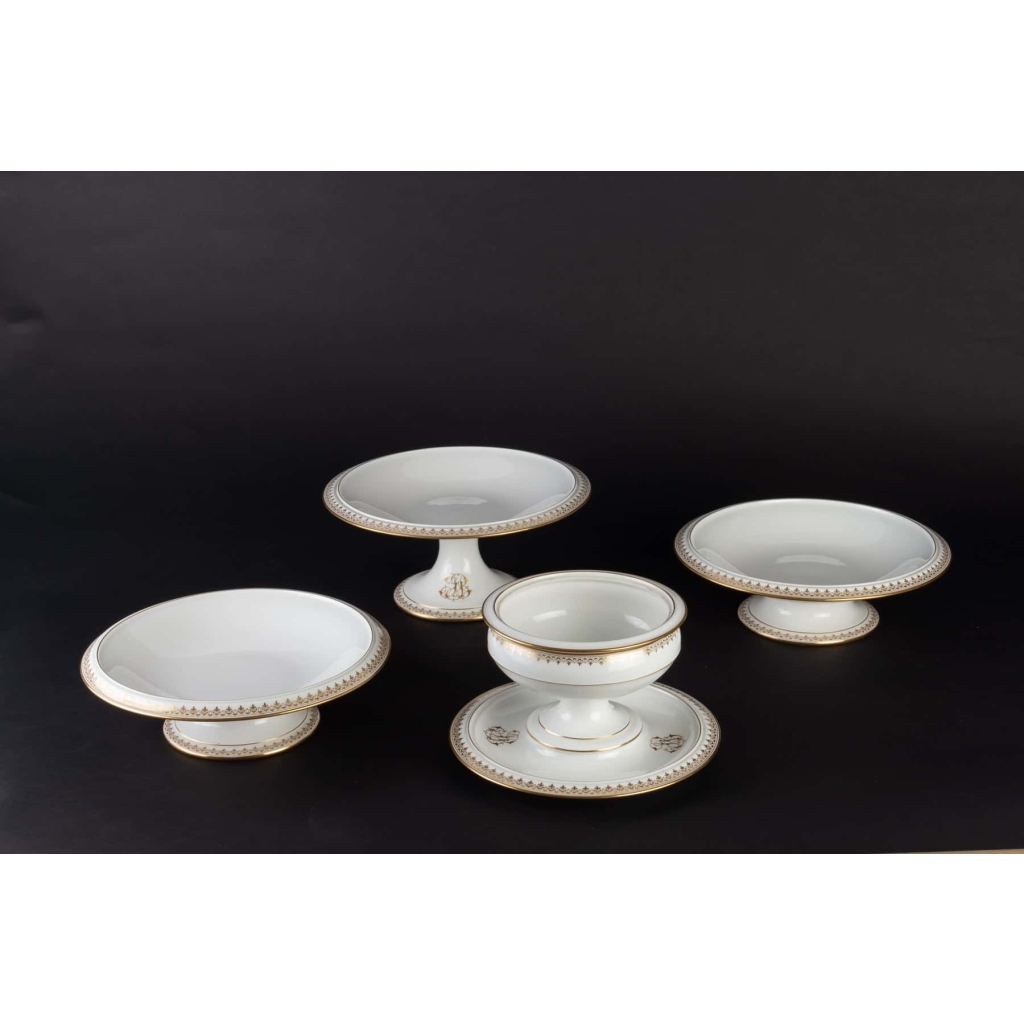 4 pièces de la Manufacture de Sèvres blanc et or signées et datées (décors 1901) | Biron 4 pièces de la Manufacture de Sèvres blanc et or signées et datées (décors 1901)