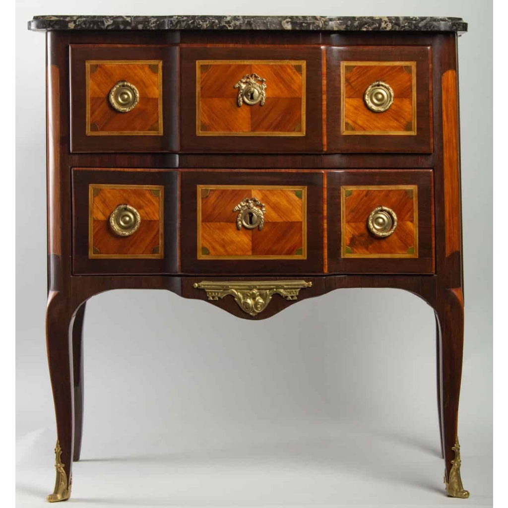 Commode d’époque Transition Louis XV – Louis XVI. | Biron |||||