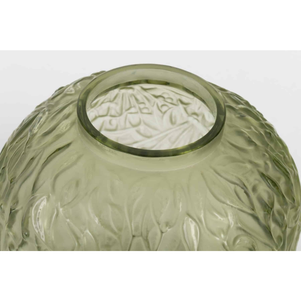 Paire de vases « Gui » verre vert absinthe et vert kaki de René LALIQUE