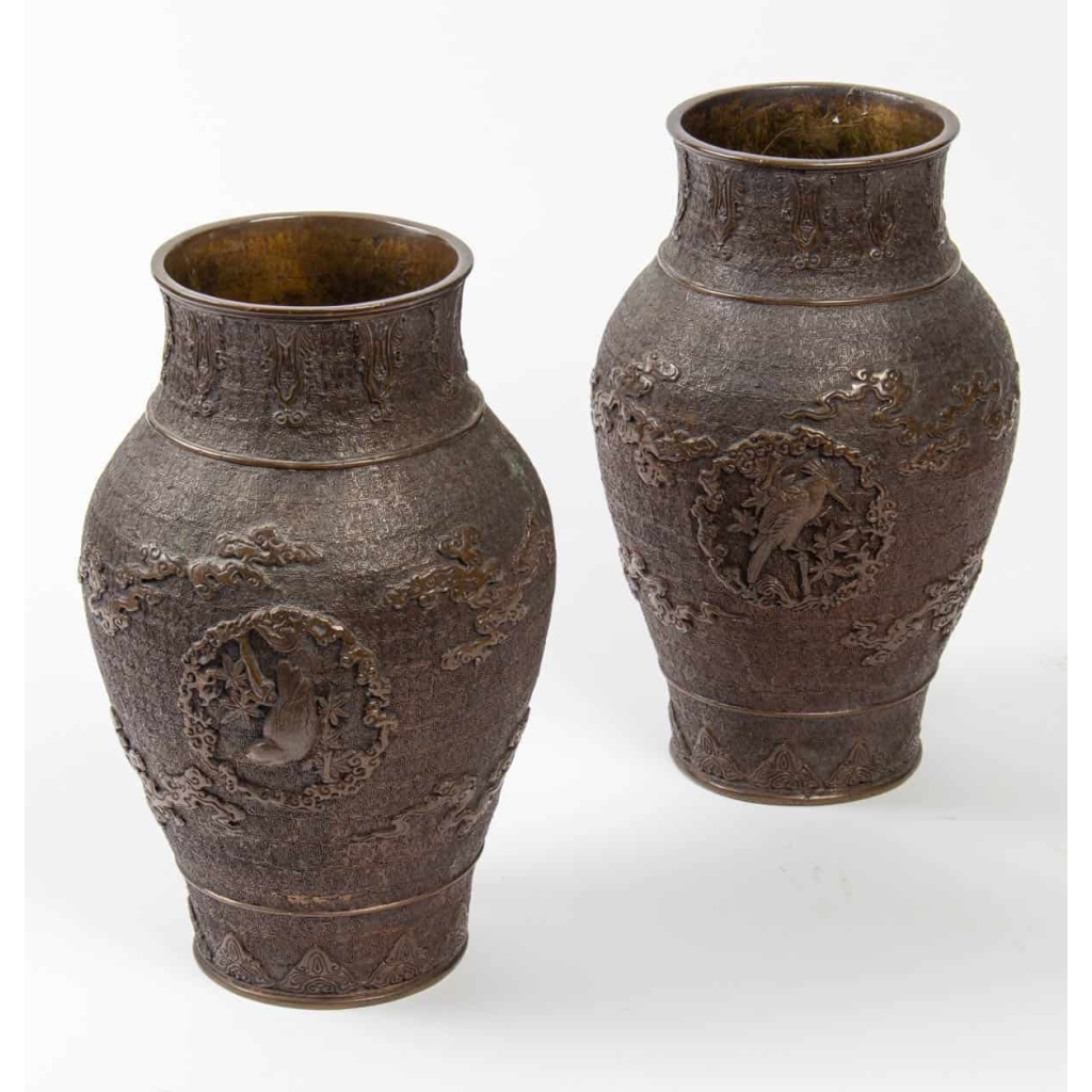 Paire de vases en bronze, Japon XIXème | Biron Paire de vases en bronze, Japon XIXème