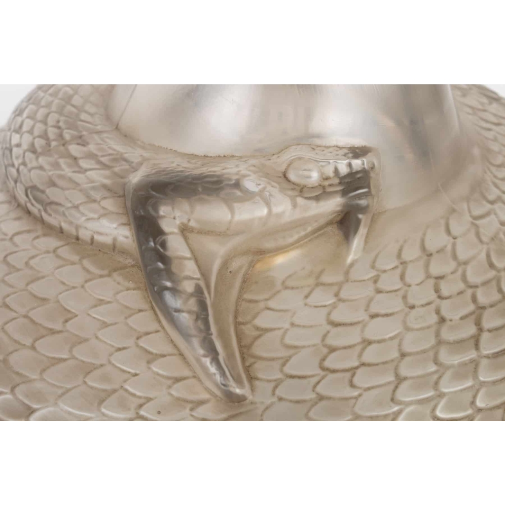 Vase « Serpent » verre blanc patiné gris-vert de René LALIQUE