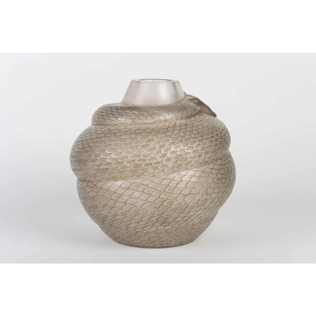 Vase « Serpent » verre blanc patiné gris-vert de René LALIQUE
