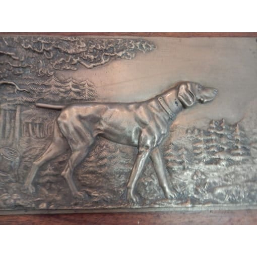 1900′ Paire de Bas Reliefs En Bronze Sur Noyer, Chiens D’Arrêt