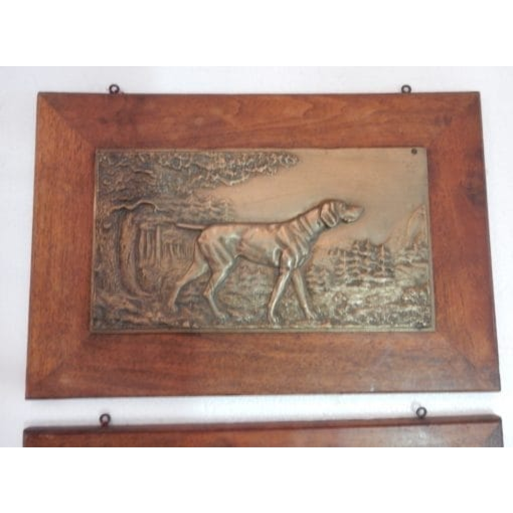1900′ Paire de Bas Reliefs En Bronze Sur Noyer, Chiens D’Arrêt