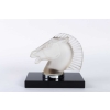 Paire de Mascottes Serre-Livres « Longchamp B » verre blanc socle sur base verre opalin noir de René LALIQUE