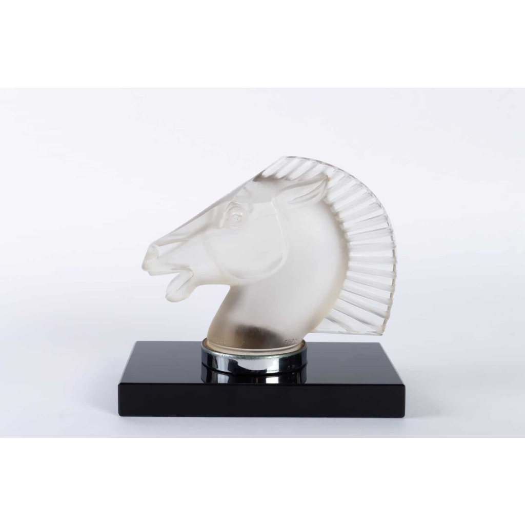 Paire de Mascottes Serre-Livres « Longchamp B » verre blanc socle sur base verre opalin noir de René LALIQUE