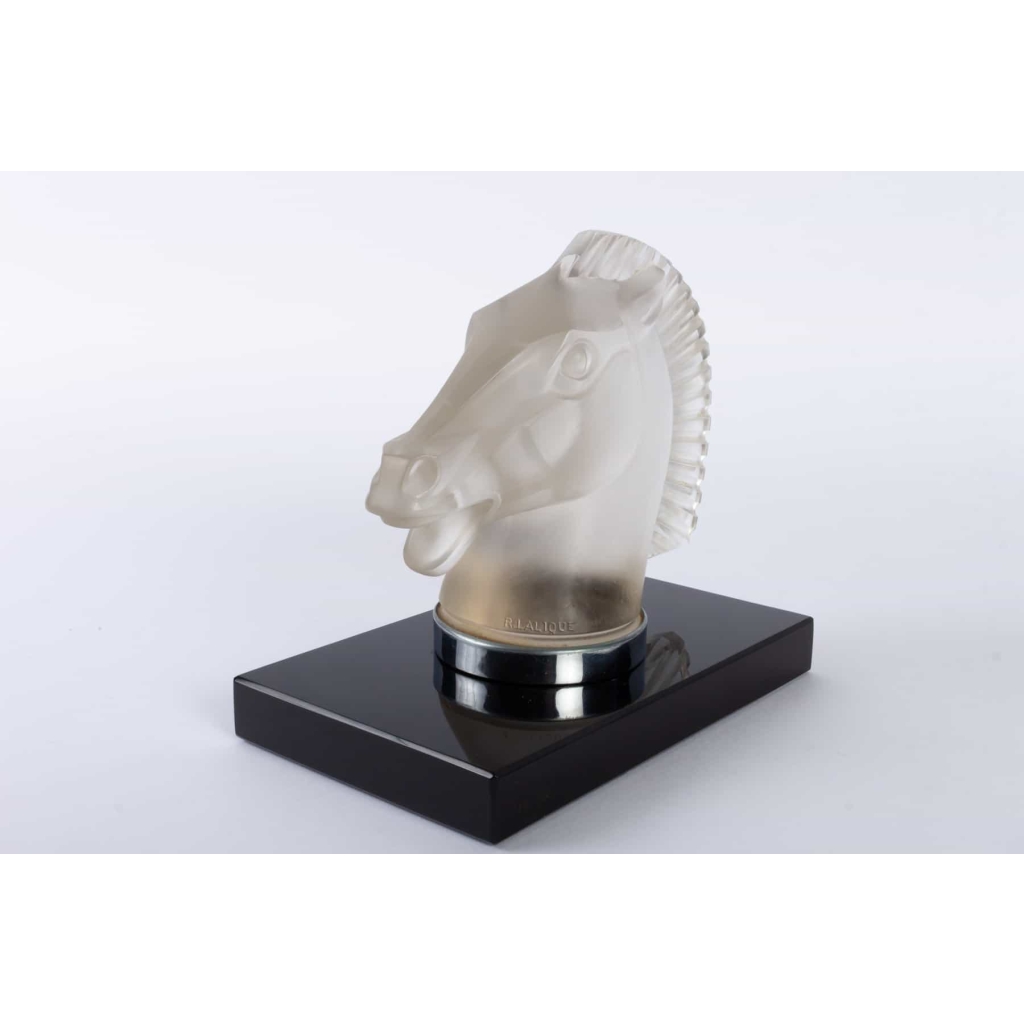 Paire de Mascottes Serre-Livres « Longchamp B » verre blanc socle sur base verre opalin noir de René LALIQUE