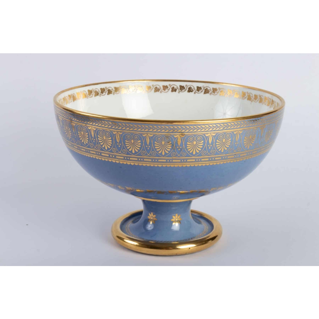 Coupe de la Manufacture de Sèvres bleu pâle et or datée et signée 1864 | Biron ||||||||||