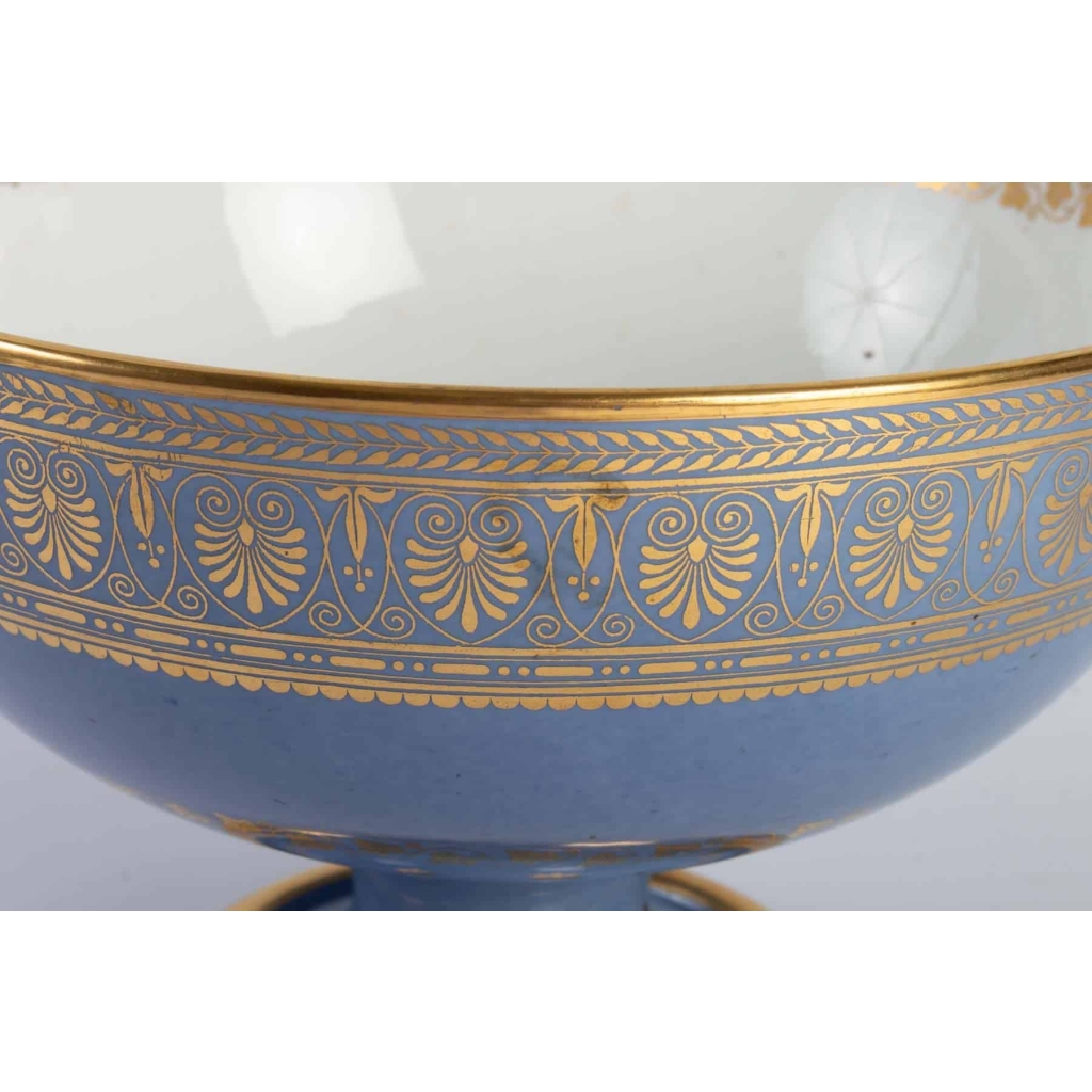 Coupe de la Manufacture de Sèvres bleu pâle et or datée et signée 1864 | Biron Coupe de la Manufacture de Sèvres bleu pâle et or datée et signée 1864