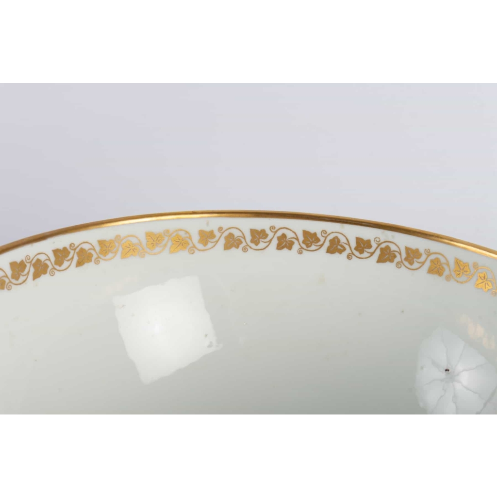 Coupe de la Manufacture de Sèvres bleu pâle et or datée et signée 1864 | Biron Coupe de la Manufacture de Sèvres bleu pâle et or datée et signée 1864