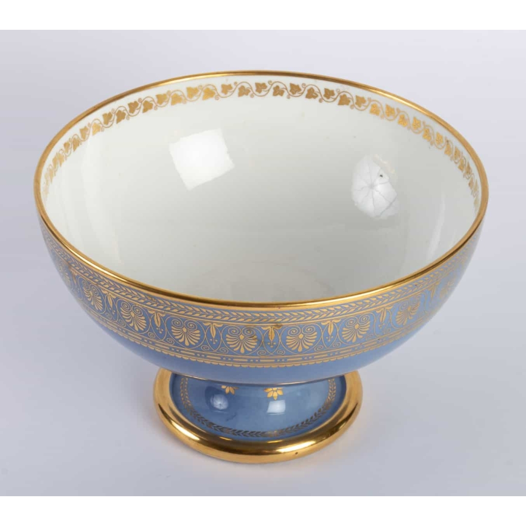 Coupe de la Manufacture de Sèvres bleu pâle et or datée et signée 1864 | Biron Coupe de la Manufacture de Sèvres bleu pâle et or datée et signée 1864