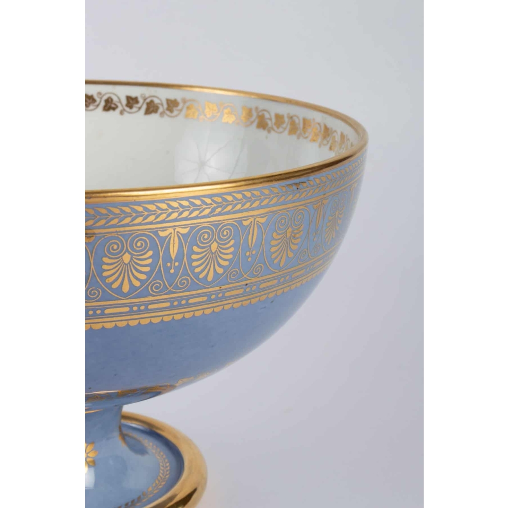Coupe de la Manufacture de Sèvres bleu pâle et or datée et signée 1864 | Biron Coupe de la Manufacture de Sèvres bleu pâle et or datée et signée 1864