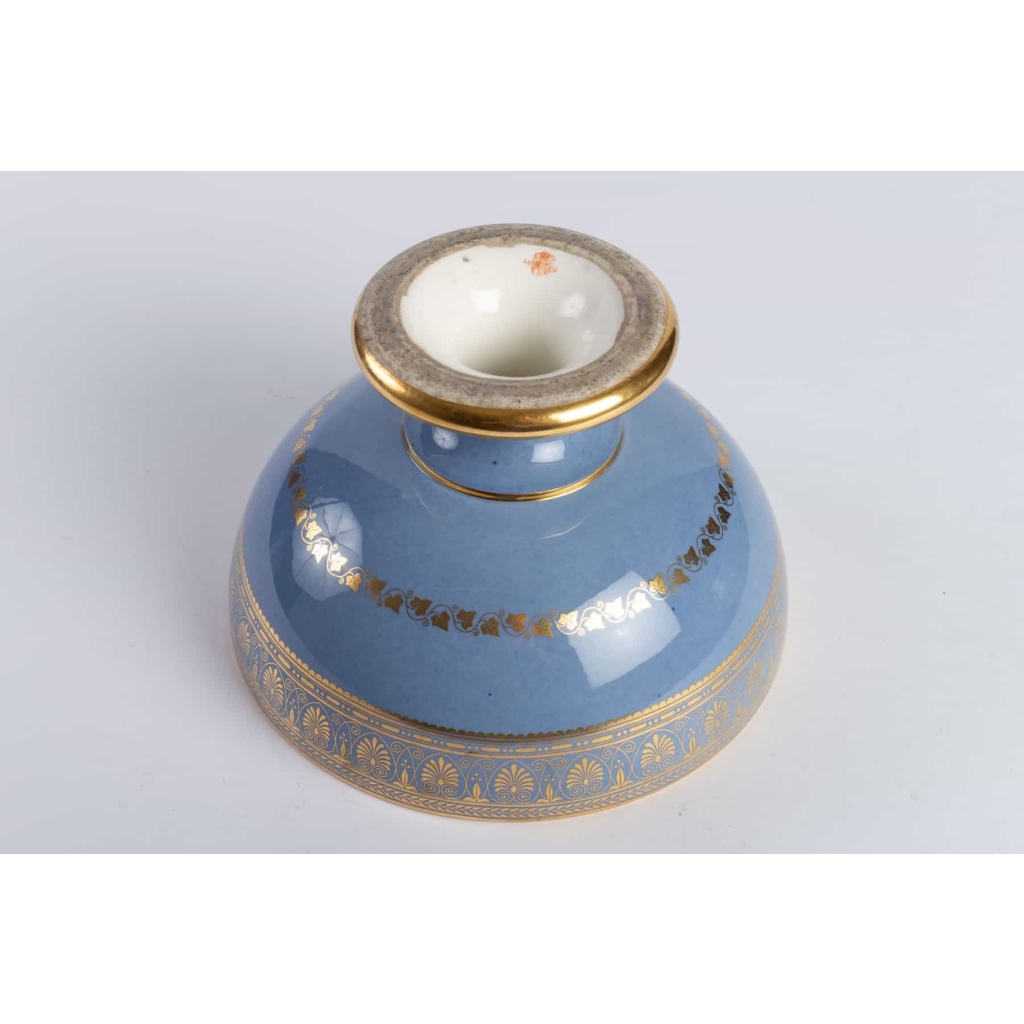 Coupe de la Manufacture de Sèvres bleu pâle et or datée et signée 1864 | Biron Coupe de la Manufacture de Sèvres bleu pâle et or datée et signée 1864