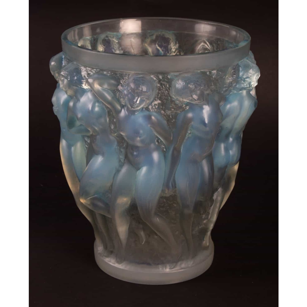 RENE LALIQUE (1860-1945): Vase «Bacchantes » Opalescent | Biron ||||||||||
