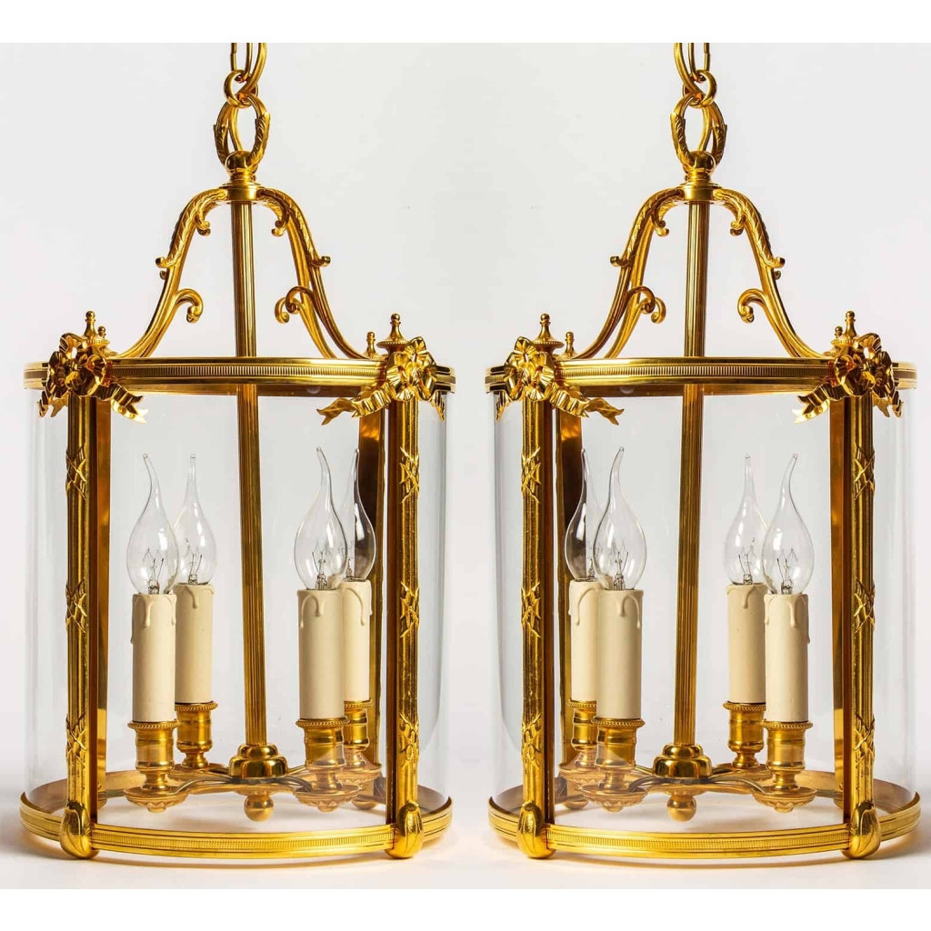 Paire de lanternes de style Louis XVI. | Biron ||
